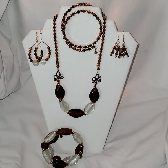 Vanilla Brown 2 Sets of Earrings - Picture 2 of 3